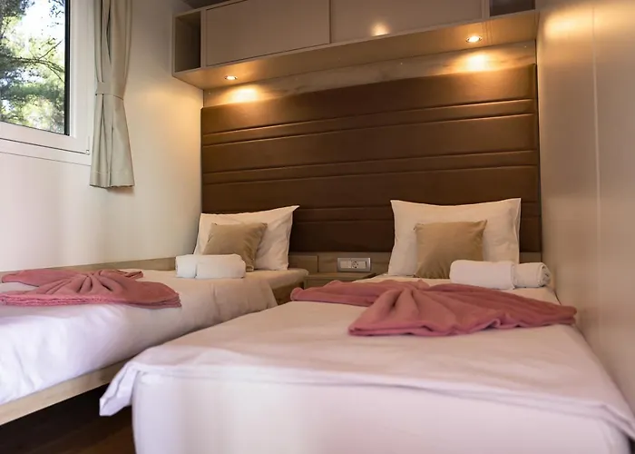 Camp Vransko - Mobile Homes Semesterpark 4*
