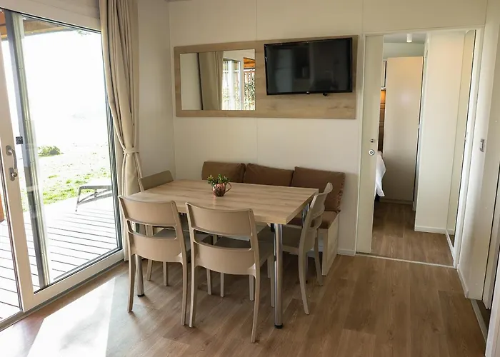 Camp Vransko - Mobile Homes Semesterpark 4*