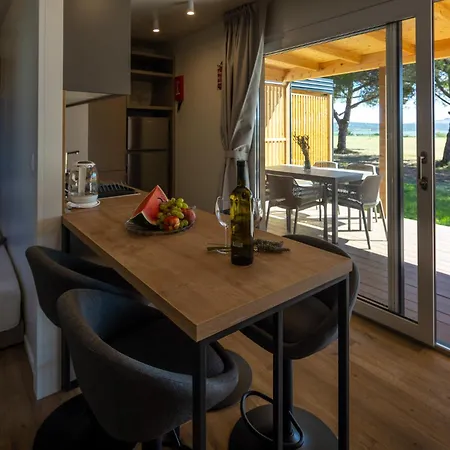 Camp Vransko - Mobile Homes منتزه العطل باكوشتاني