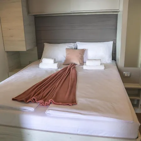 Camp Vransko - Mobile Homes 홀리데이파크 4*