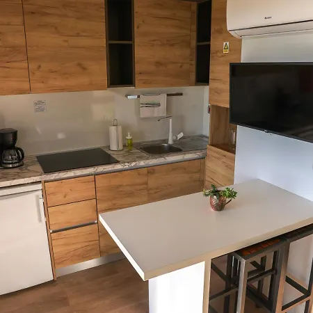 홀리데이파크 Camp Vransko - Mobile Homes 4*