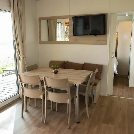 Camp Vransko - Mobile Homes 홀리데이파크 4*