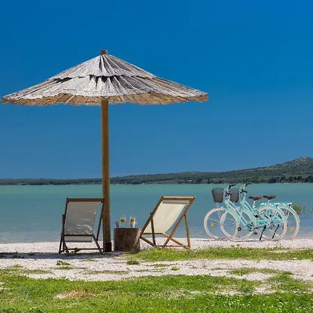 Camp Vransko - Mobile Homes منتزه العطل