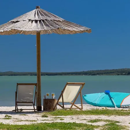 منتزه العطل Camp Vransko - Mobile Homes 4*