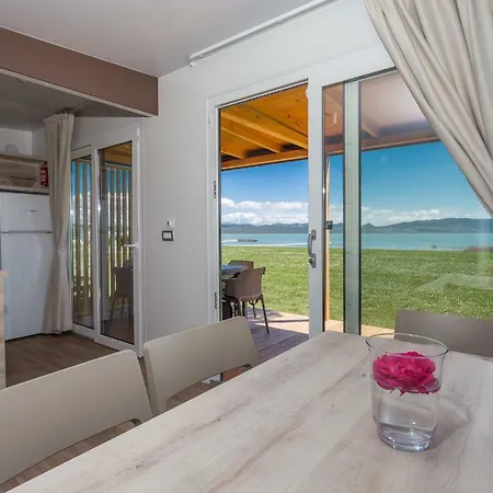 Camp Vransko - Mobile Homes باكوشتاني