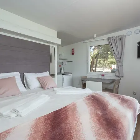 Camp Vransko - Mobile Homes منتزه العطل