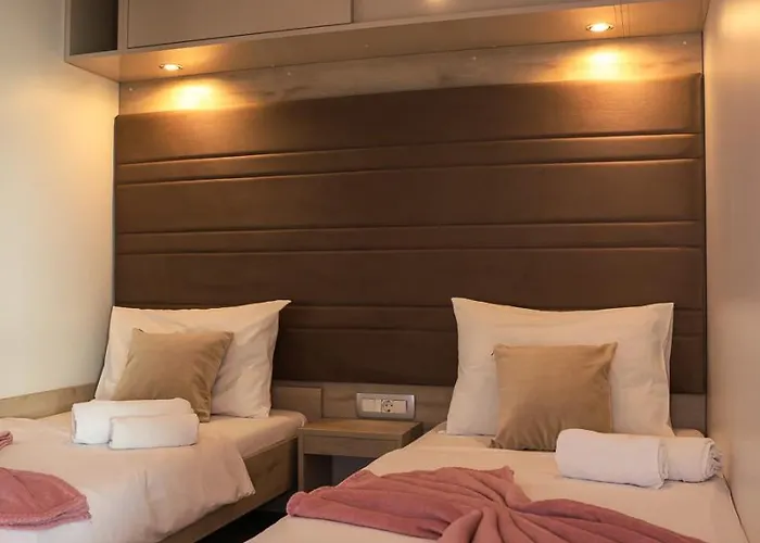 Tatil parkı Camp Vransko - Mobile Homes 4*